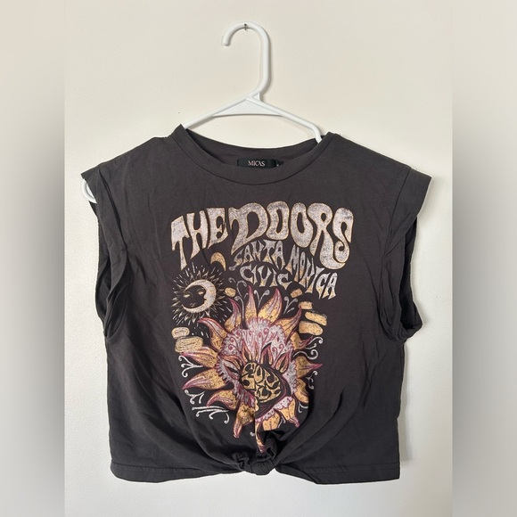 NWOT Micas Flower Print Hem Knotted Short Sleeve T-Shirt - Picture 2 of 8